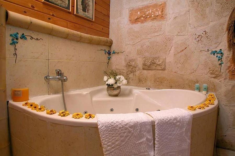 ביקתפוז וקלמנטינה- מתחם בקתות וסוויטות עם ג'קוזי פרטי ובריכה משותפת Hotel Liman Buitenkant foto